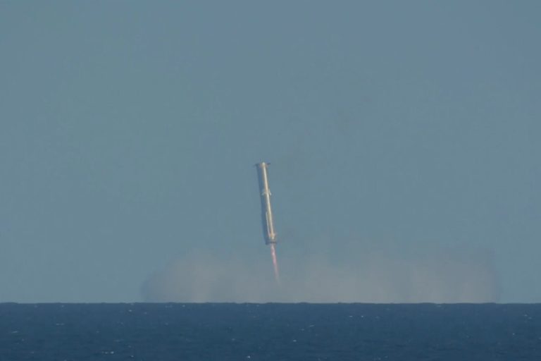 SpaceX Calls Off Booster Catch Attempt Mid-Flight, Citing Safety Concerns_673d3aa42cc7c.jpeg