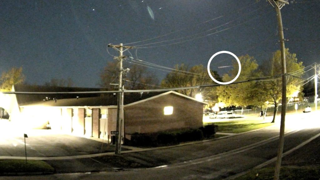 Starlink satellite falls to Earth, burns up as stunning fireball over US (video)_6732601333487.jpeg