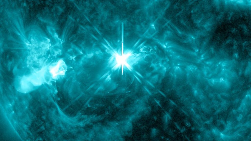 Sun erupts with powerful X2.3 solar flare, triggers radio blackouts (video)_672c1cd23f10e.jpeg