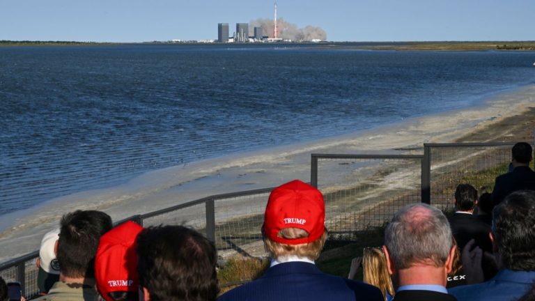 Trump watches SpaceX launch Starship’s 6th test flight (photos)_673d4048cc208.jpeg