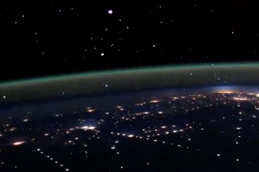 ‘Cosmic Fireflies’ Spotted From the ISS Turn Out to Be a Total Buzzkill_674fafa338d79.jpeg